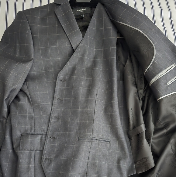 3 Piece Gray Suit - Picture 4 of 4